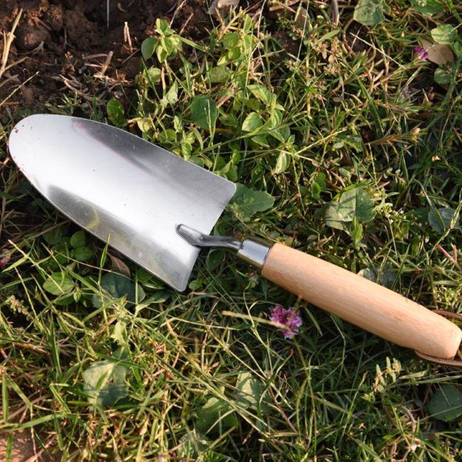 Digging gardening tools hand trowel