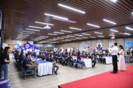 गैंडा संस्थापक अपना जन्मदिन मनाने के लिए उद्यमिता और कर्मचारियों का अपना इतिह...