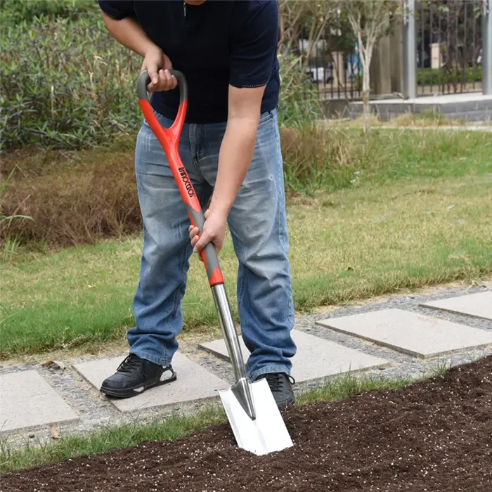 स्टेनलेस बनाम कार्बन: उद्यान उपकरण चुनना